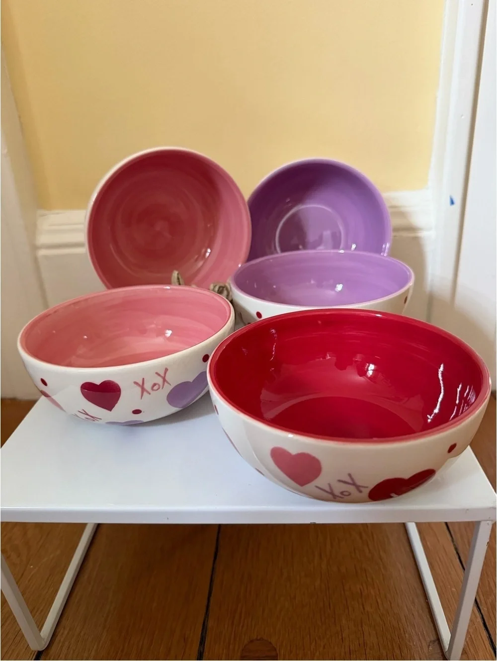 Ceramic glazed cereal ice cream bowls with XOX and hearts theme. Set of 5